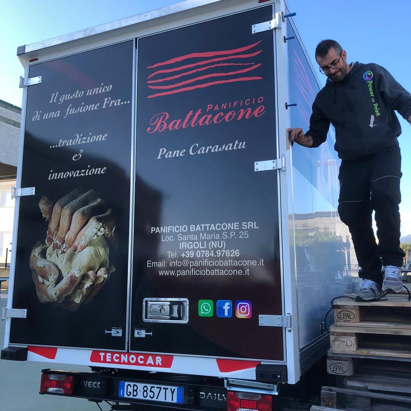 Furgone in lavorazione, vista posteriore